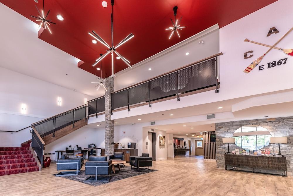 Hotel Kelowna & Conference Centre Екстериор снимка
