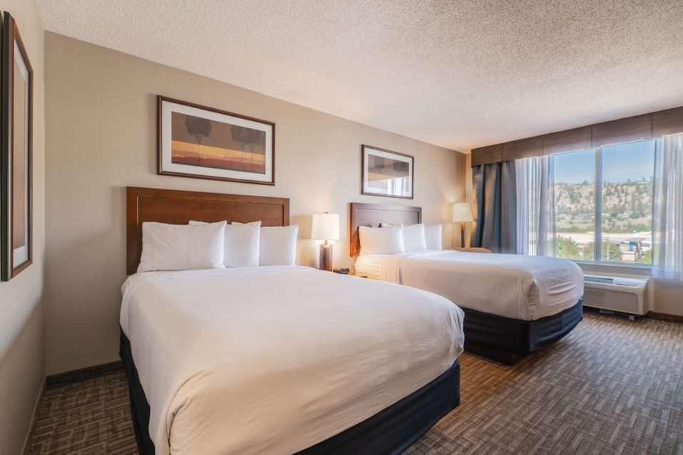 Hotel Kelowna & Conference Centre Стая снимка