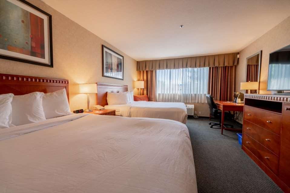 Hotel Kelowna & Conference Centre Стая снимка