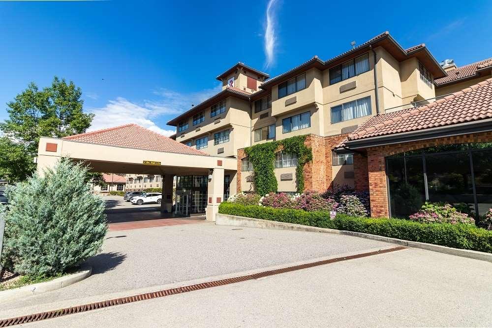 Hotel Kelowna & Conference Centre Екстериор снимка