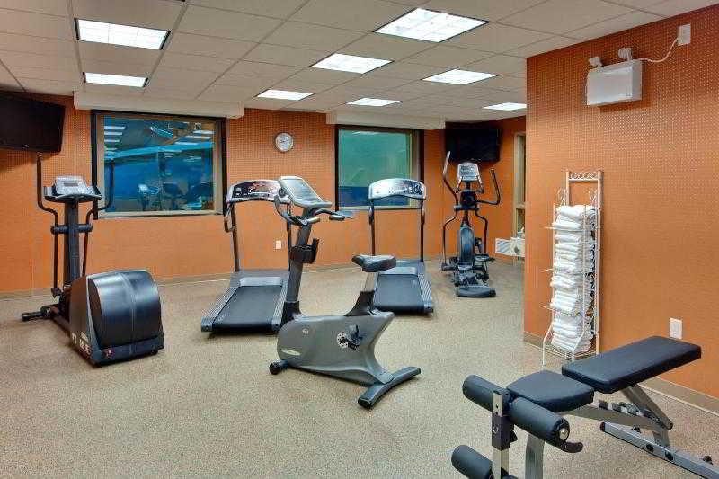 Hotel Kelowna & Conference Centre Екстериор снимка