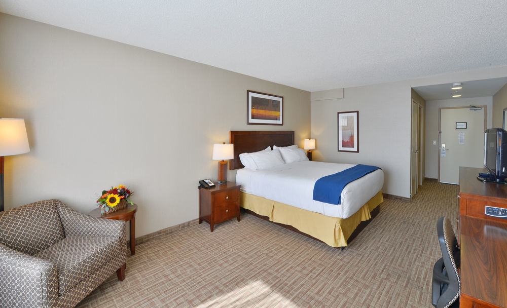 Hotel Kelowna & Conference Centre Екстериор снимка