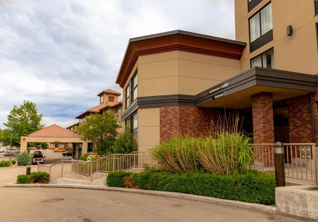 Hotel Kelowna & Conference Centre Екстериор снимка