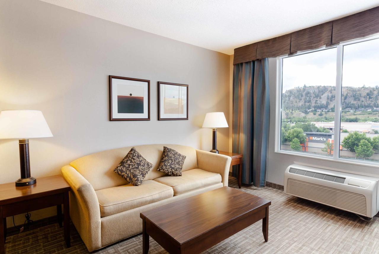Hotel Kelowna & Conference Centre Екстериор снимка