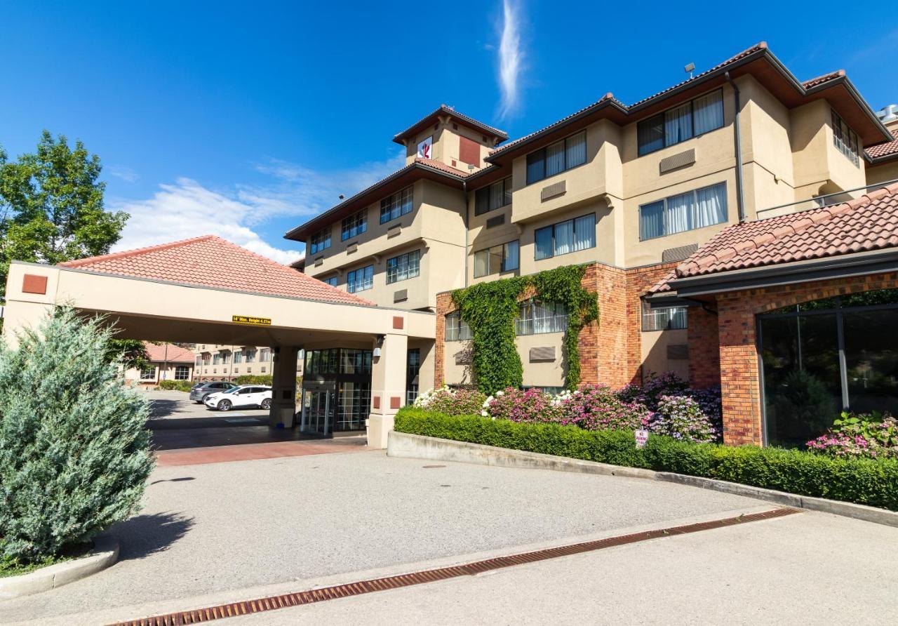 Hotel Kelowna & Conference Centre Екстериор снимка