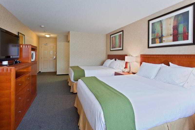 Hotel Kelowna & Conference Centre Екстериор снимка
