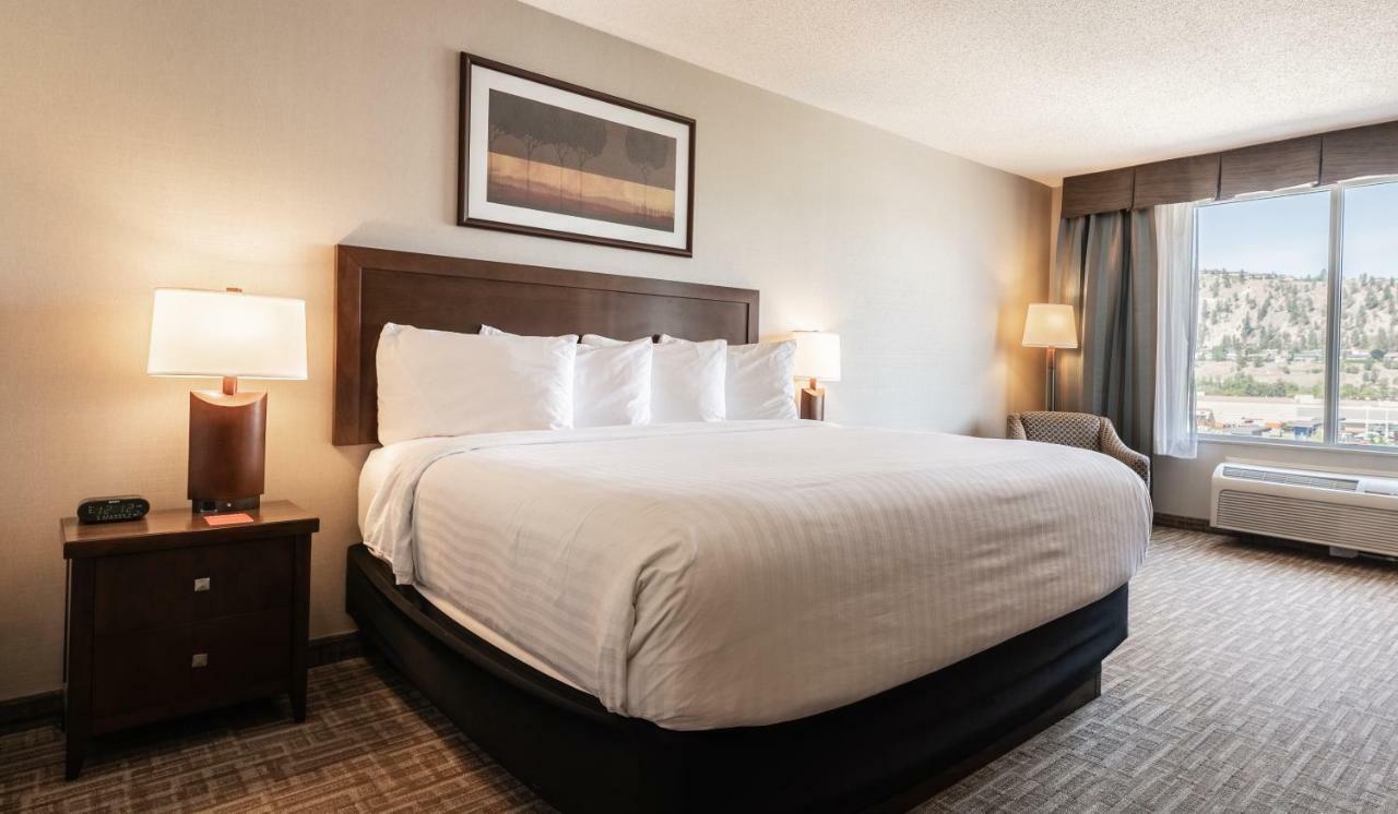 Hotel Kelowna & Conference Centre Екстериор снимка